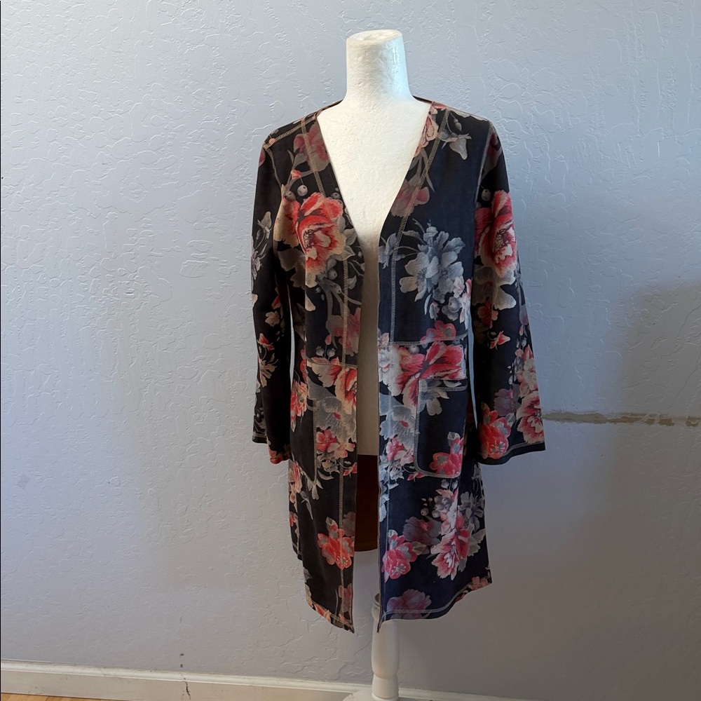 Solitaire Floral Patterned Kimono coat - Black and Red